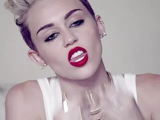 Video di sesso sexy miley cyrus - non siamo in grado di fermare l'adulto giocattolo fatto in casa