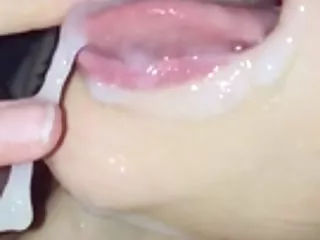 Porno ubriaco college gli studenti nel processo di preparazione molto vicino sborrata in bocca sul viso